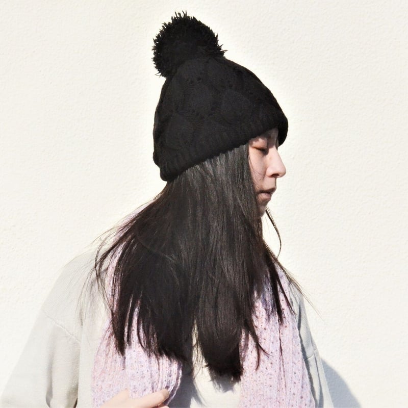 ポンポン付き 黒のニットキャップ(USED) | Mirriam ポンポン付き 黒のニットキャップ(USED) | Mirriam