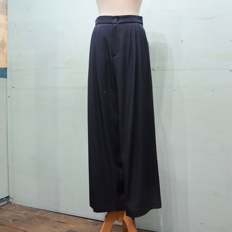 大人仕様、光沢感のあるセミワイドパンツ（NEW）