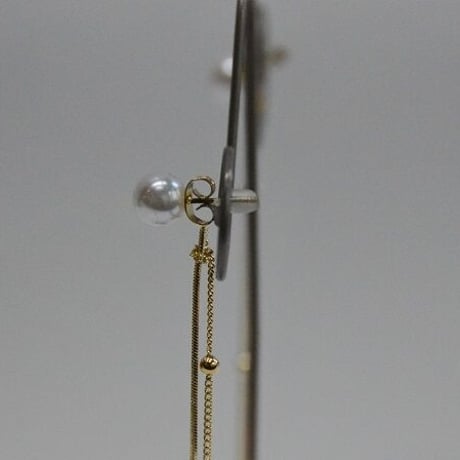 ロングゴールドのピアス（NEW)