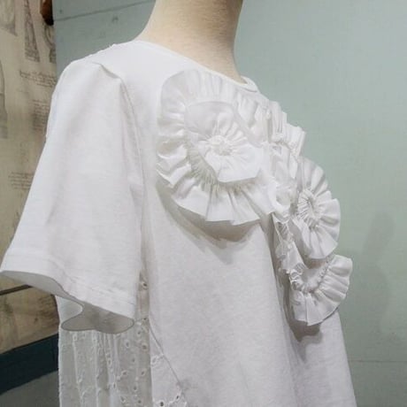 大きなお花モチーフのTEE（NEW)