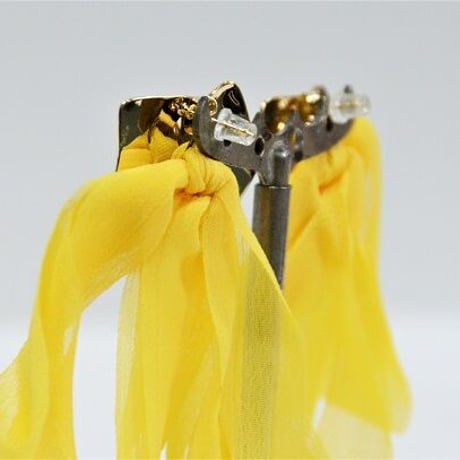 黄色のシフォンピアス（NEW)