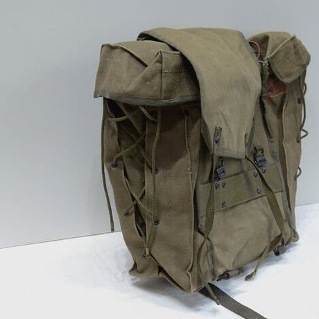 Others｜MILITARY 味のあるミリタリーのバックパック（年代不明 Europe Military）