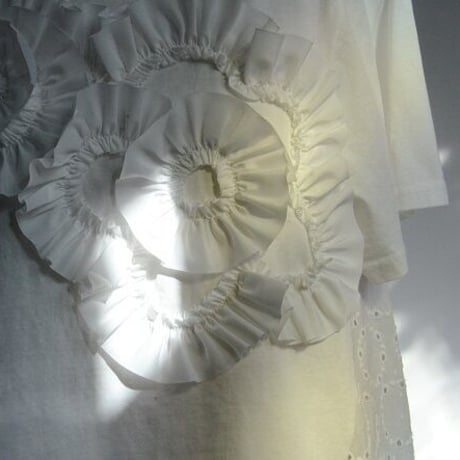 大きなお花モチーフのTEE（NEW)