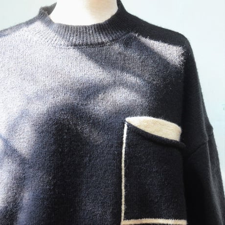 BIG pocketのNEWな黒色ニット（NEW)