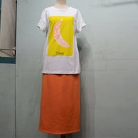 明るいオレンジ色のストレッチロングタイトスカート（NEW)