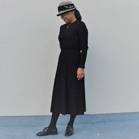 綺麗なシルエットのknit ワンピース（NEW)