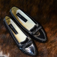 ステッチがアクセントのローファー（NEW by MARC JACOBS)