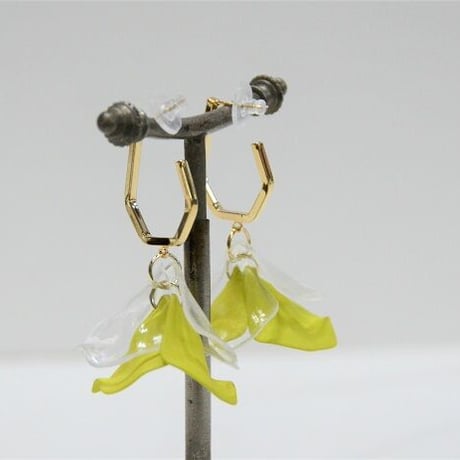 揺れるお花ピアス（NEW）