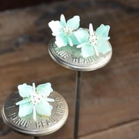 ミントグリーン色のおHANAリング＆ピアス　おまとめSALE（NEW)