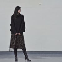 黒のたっぷりタートルニット（NEW)