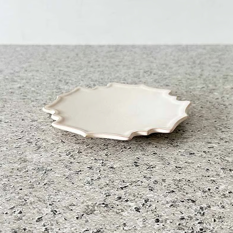 凛花角皿M ホワイト | 天龍窯 オンラインストア