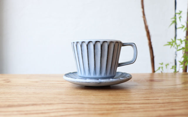 N▷400（エヌ・ヨンヒャク） しのぎカップ＆ソーサー ライトブルー  