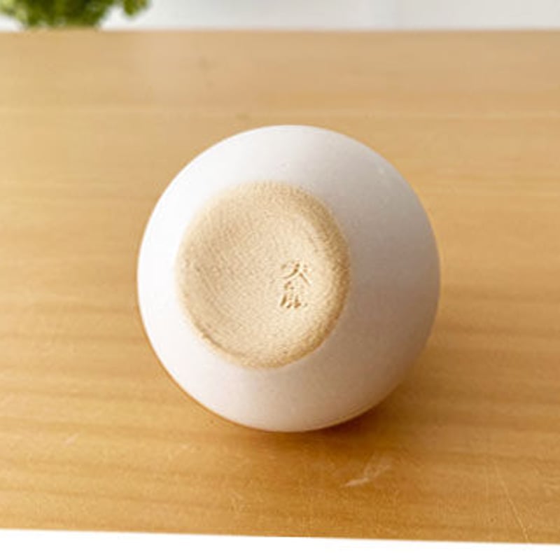 花瓶　そこに天龍？の刻印あり。 花瓶 そこに天龍？の刻印あり。 緑色の装飾的な金属製花瓶 花瓶