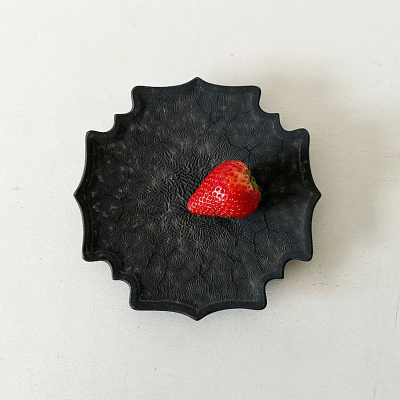 凛花角皿M SUMIブラック | 天龍窯 オンラインストア