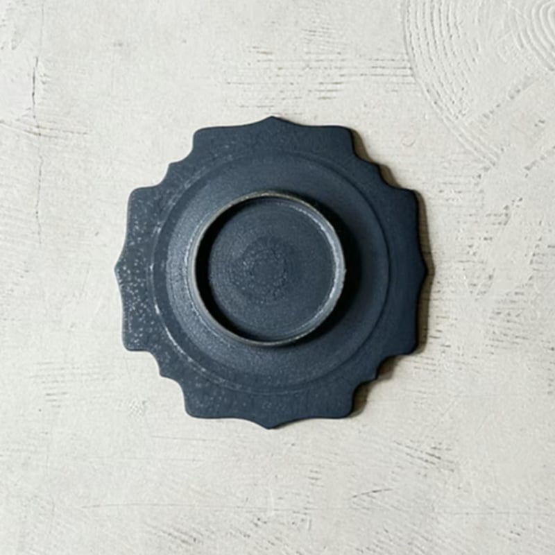 凛花角皿M SUMIブラック | 天龍窯 オンラインストア