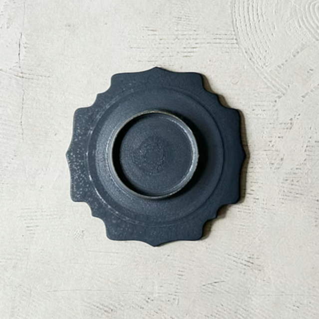 凛花角皿M SUMIブラック | 天龍窯 オンラインストア