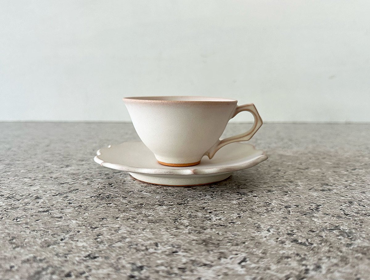 凛花カップ＆ソーサー ホワイト | 天龍窯 オンラインストア