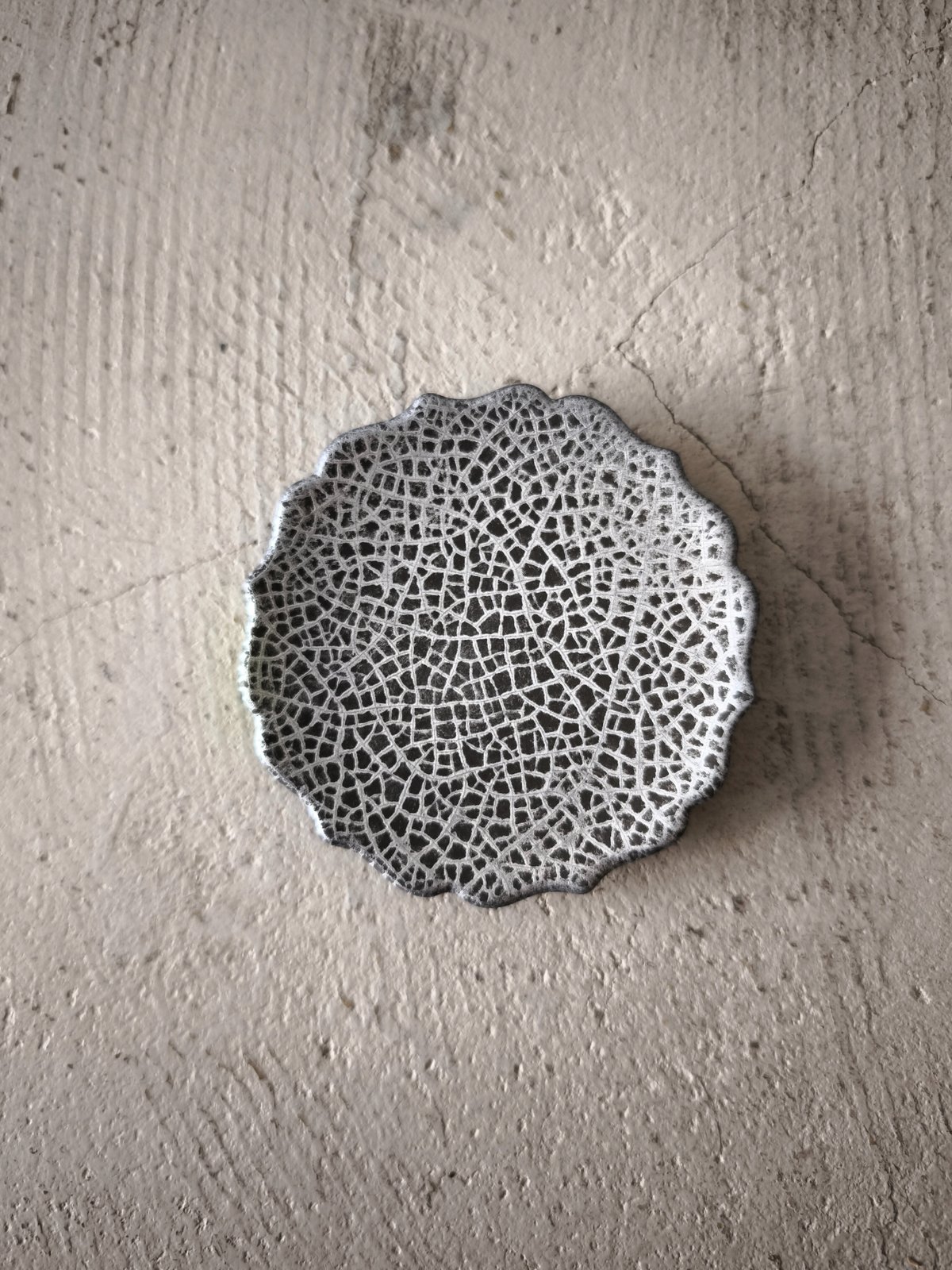 凛花豆皿 マイカシルバー | 天龍窯 オンラインストア