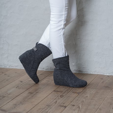 8129 INHEEL FUR BOOTS