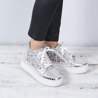 8500 TULLE LACEUP SNEAKER
