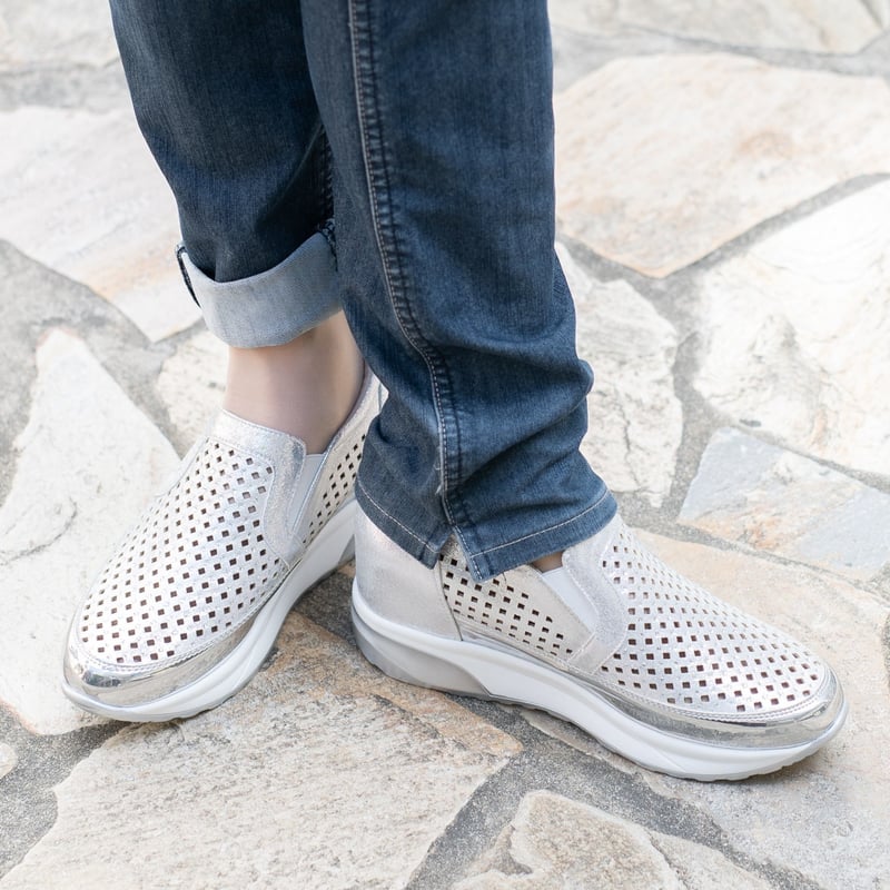 あんず atmos Unveils Next Chapter in ZX 8000 G-SNK Series with OG