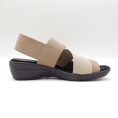 6895  RUBBER BELT SANDALS