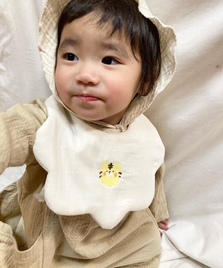 トラさん刺繍スタイ