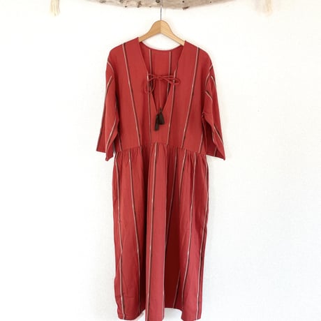 Open V neck embroidery line dress 　　2way　red
