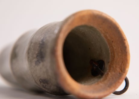 灰釉掛花入　Ash-glazed hanging flower vase　F7_01