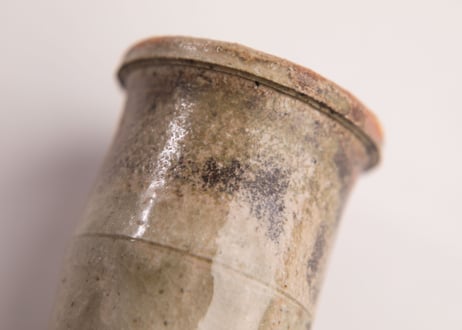 灰釉掛花入　Ash-glazed hanging flower vase　F7_01