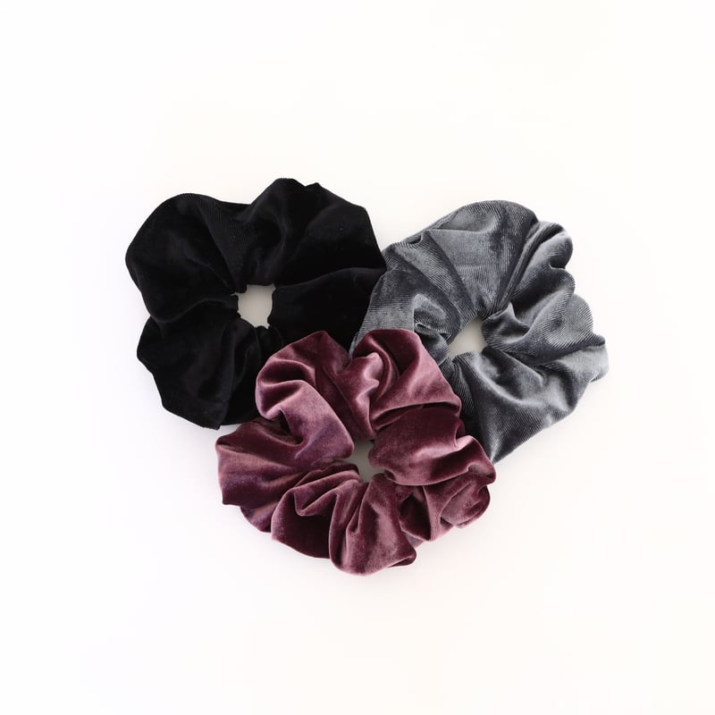 velour scrunchie | CAPTURE C