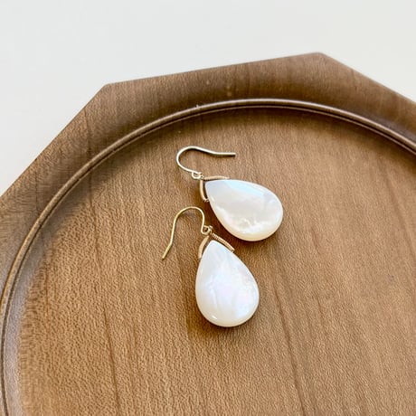 白蝶貝ピアス | STORES