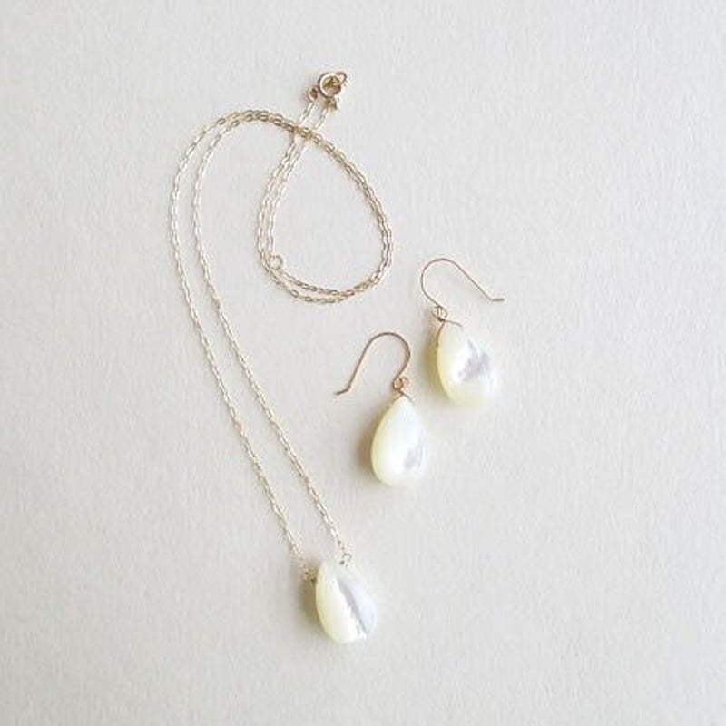 白蝶貝 1粒ピアス / イヤリング 【K10】 | carob