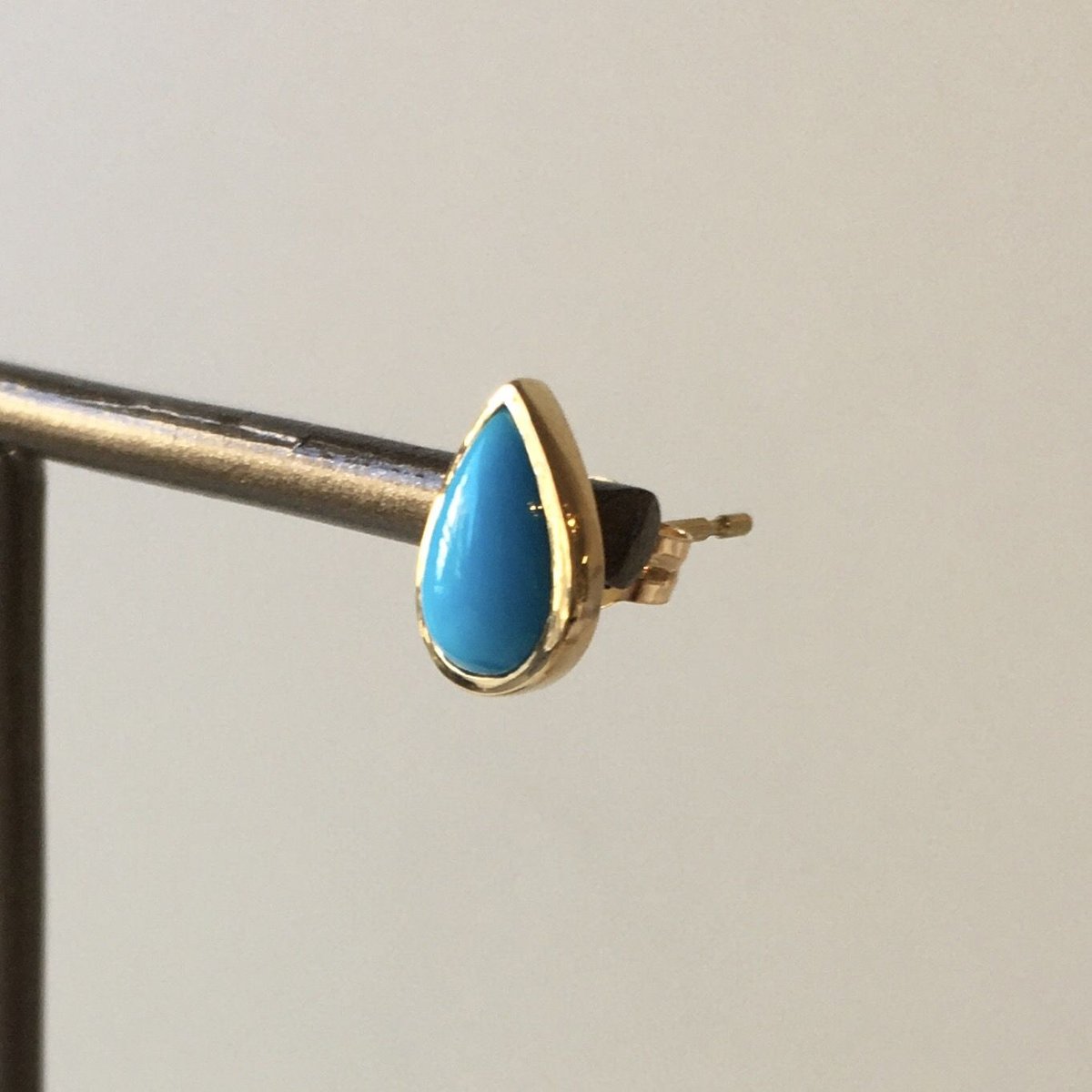 ターコイズ ペアシェイプスタッズピアス /イヤリング【K18 ターコイズ ペアシェイプスタッズピアス /イヤリング【K18