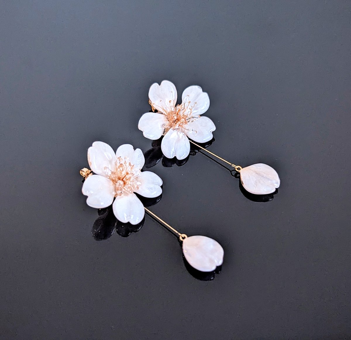 Everpink. 本物のお花 厳選花で仕上げる桜と花びらの揺れるスタッド