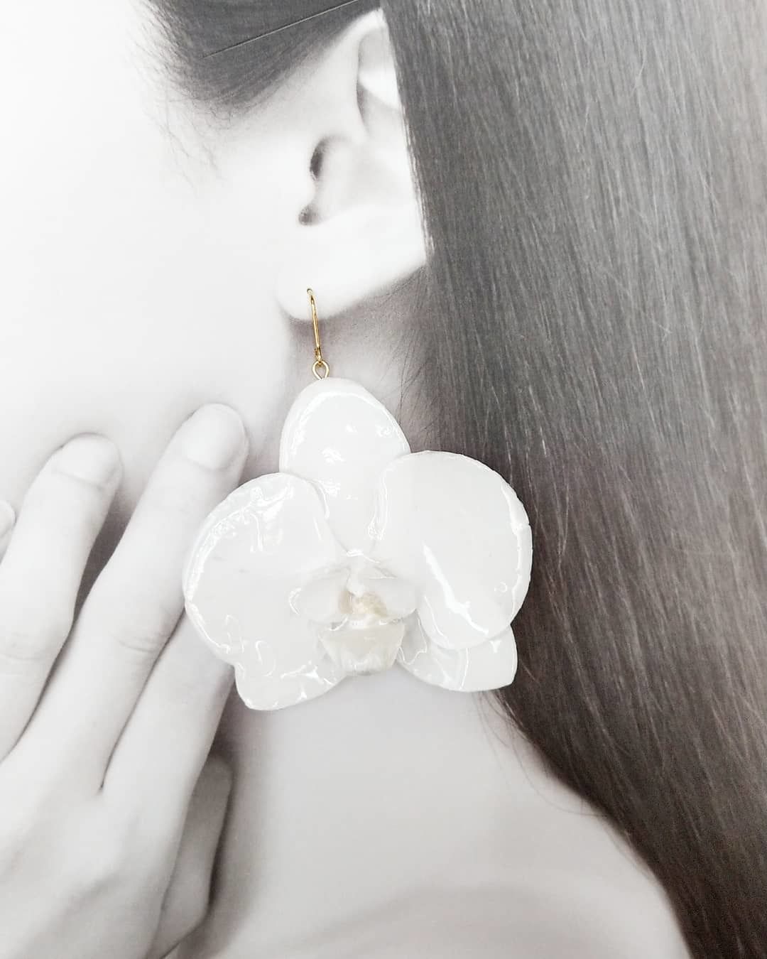 【受注製作】White/Pinklip Phalaenopsis. 本物のお花 胡蝶蘭のピアス...