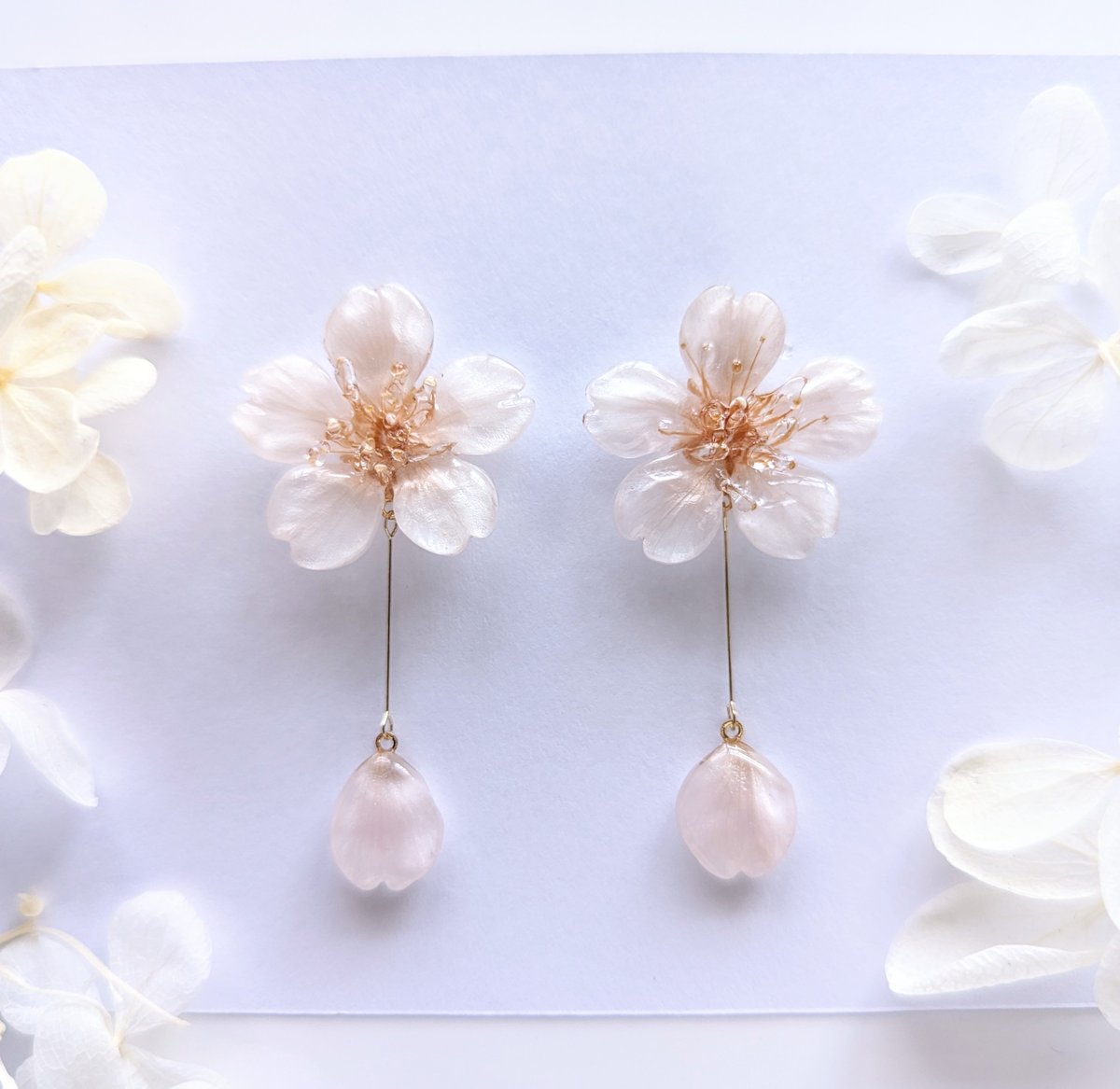 Everpink. 本物のお花 厳選花で仕上げる桜と花びらの揺れるスタッド
