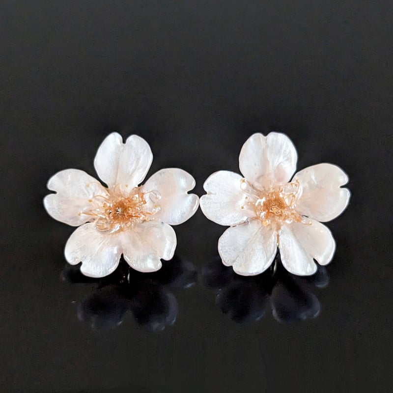 受注制作】Everpink. こだわりの花びらで仕上げた本物の桜の耳飾り