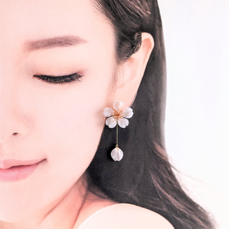 Everpink. 本物のお花 厳選花で仕上げる桜と花びらの揺れるスタッド