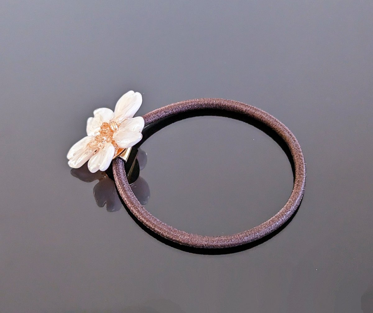 本物のユーホルビアと桜の花束 ハートヘアゴム 受注制作】Everpink. 本物の桜 厳選したお花で仕上げる桜の