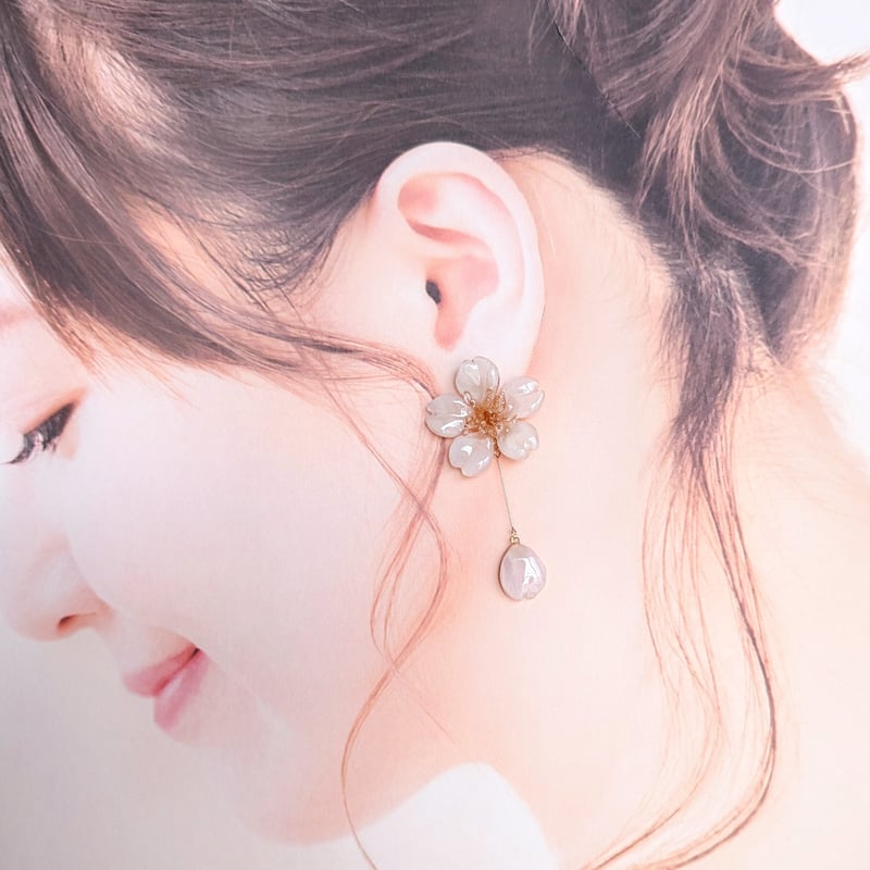 Everpink. 本物のお花 厳選花で仕上げる桜と花びらの揺れるスタッド