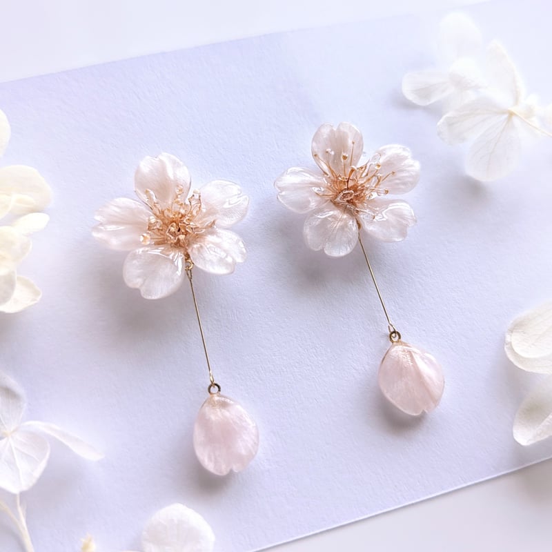 Everpink. 本物のお花 厳選花で仕上げる桜と花びらの揺れるスタッド