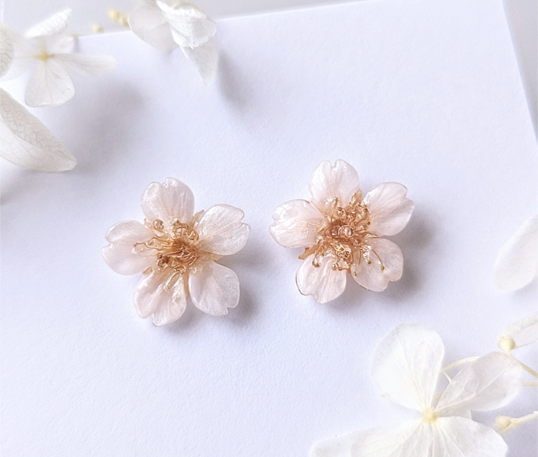 K18】Everpink. 本物のお花 厳選花で仕上げる桜のピアス 18金 ミニ