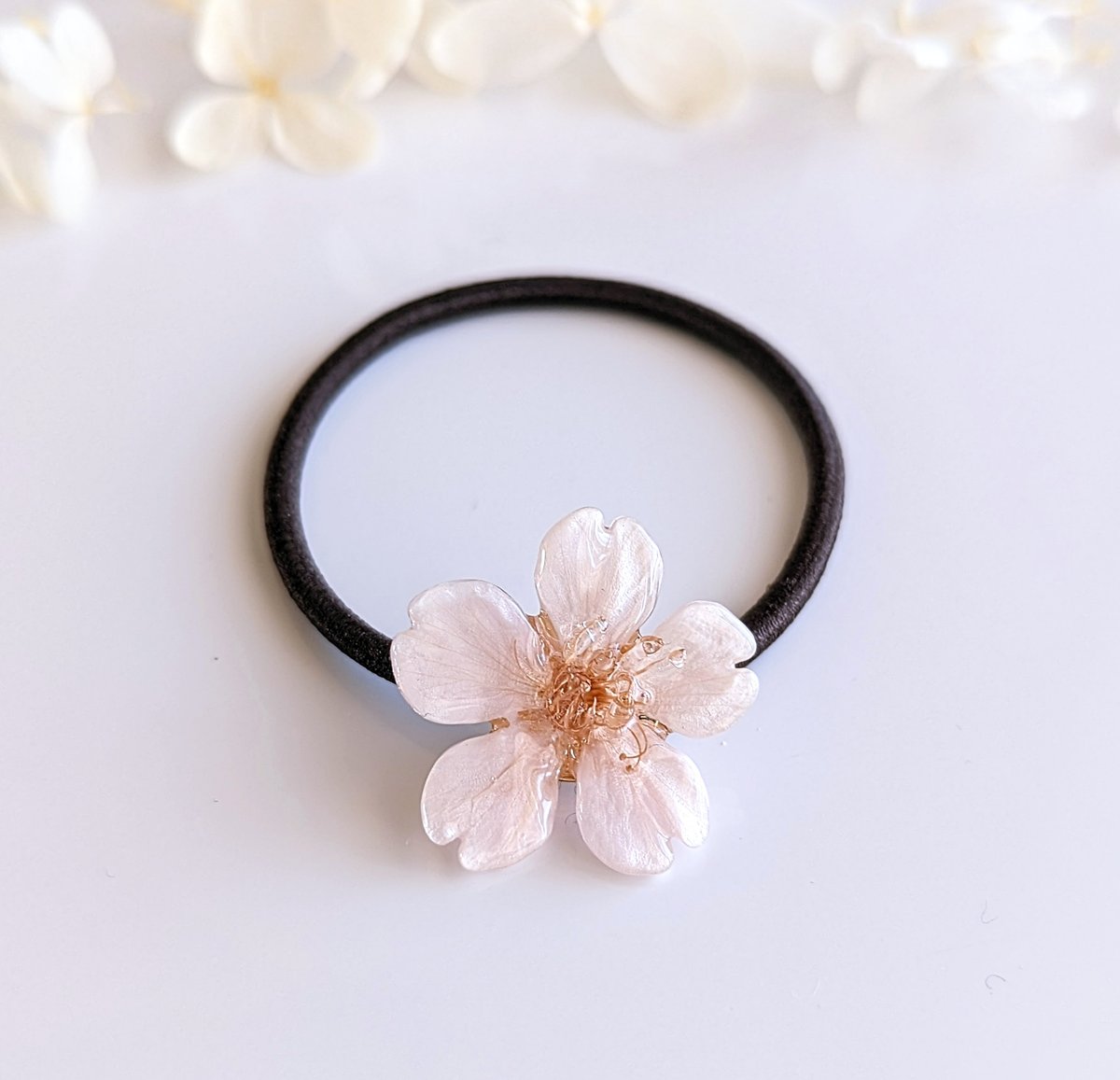本物のユーホルビアと桜の花束 ハートヘアゴム 桜の花のヘアゴム （ つまみ細工＊受注制作 ） | iichi 日々の
