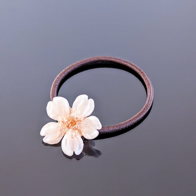 桜の押し花デザイン ヘアゴム 受注制作】Everpink. 本物の桜 厳選したお花で仕上げる桜の