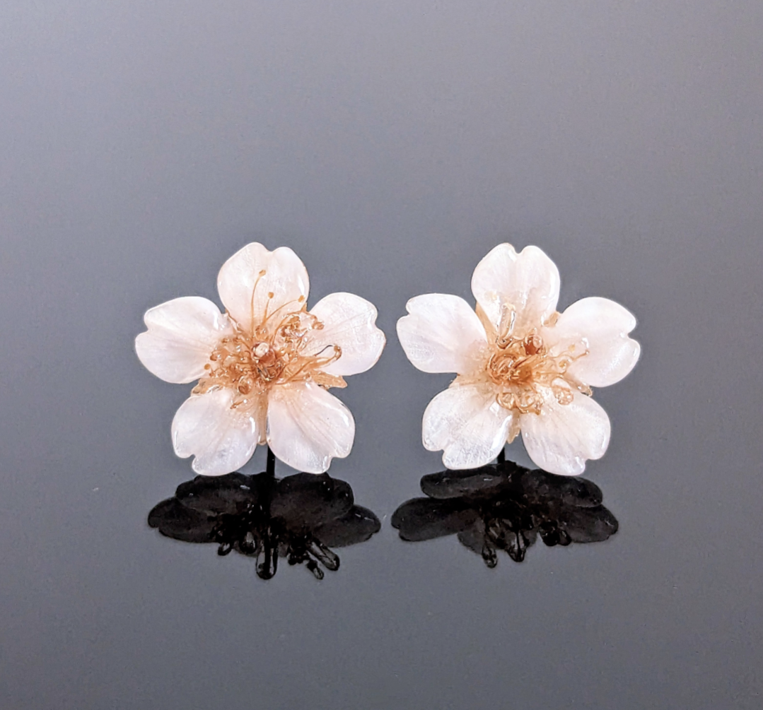 K18】Everpink. 本物のお花 厳選花で仕上げる桜のピアス 18金 ミニ