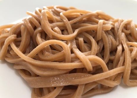 もっちもちの食感！自然栽培で育った玄米の旨味たっぷりのおいしい米めん（玄米・細麺）100g/袋
