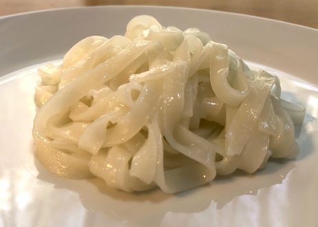 もっちもちの食感！自然栽培で育ったお米の旨味たっぷりのおいしい米めん（白米・太麺）100ｇ/袋