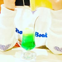 本を読むとハートが見える♡thank to Book裏起毛リメイク(ハートパッチ)　スウェット（M/XL)