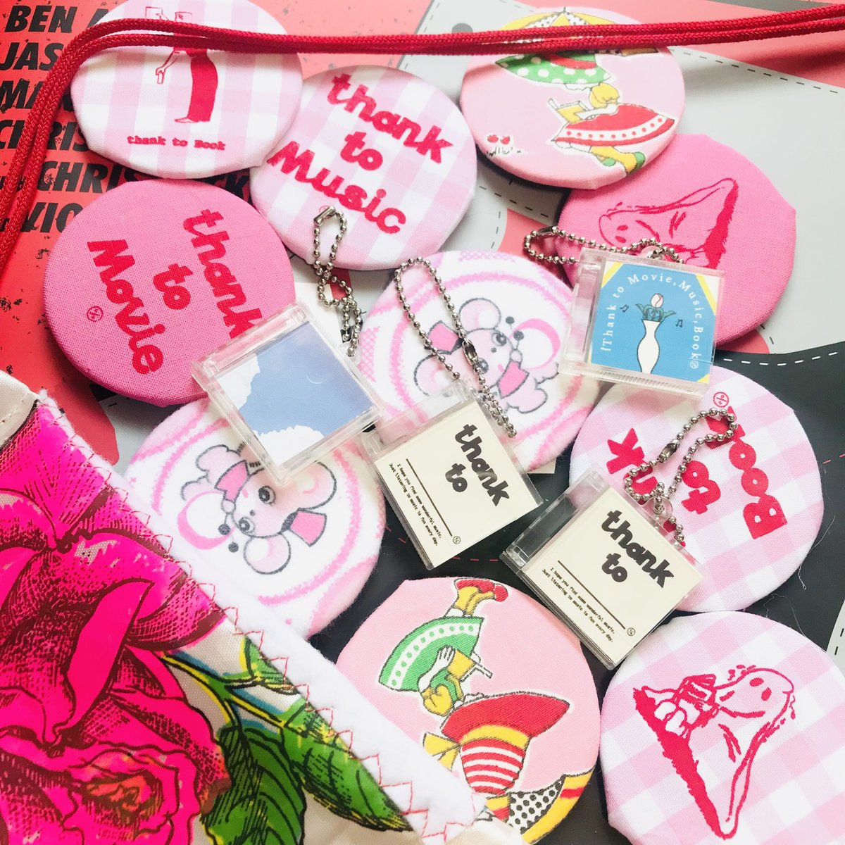 米花商店街8周年記念の数量限定缶バッジキーホルダーとピンバッジ 米花商店街8周年記念キーホルダー 謎解きラリー缶バッジ